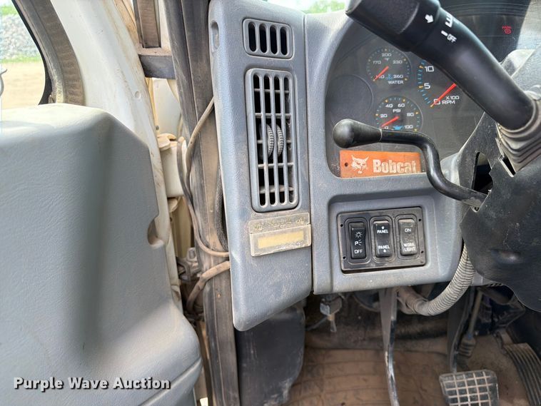 image for item FK0232 2007 International 4200 utility / service truck