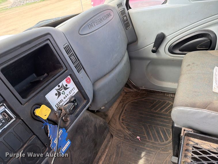 image for item FK0232 2007 International 4200 utility / service truck