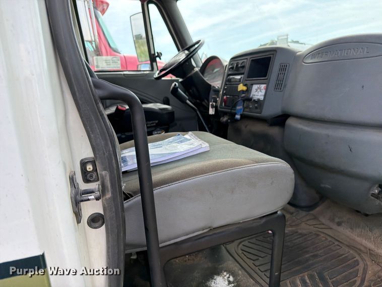 image for item FK0232 2007 International 4200 utility / service truck