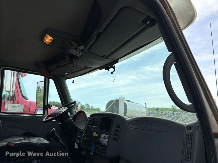 image for item FK0232 2007 International 4200 utility / service truck