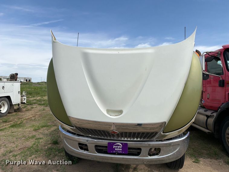 image for item FK0232 2007 International 4200 utility / service truck