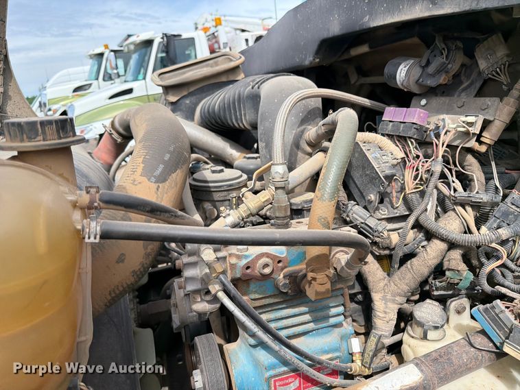 image for item FK0232 2007 International 4200 utility / service truck