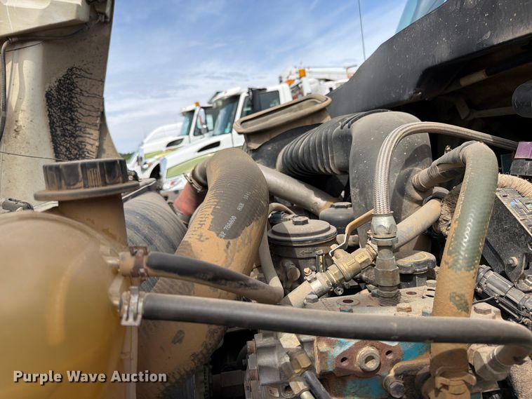 image for item FK0232 2007 International 4200 utility / service truck