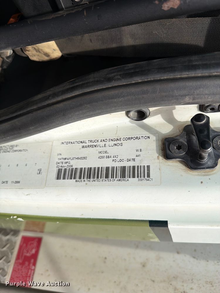 image for item FK0232 2007 International 4200 utility / service truck