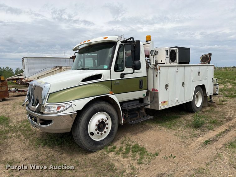 image for item FK0234 2007 International 4200 utility / service truck