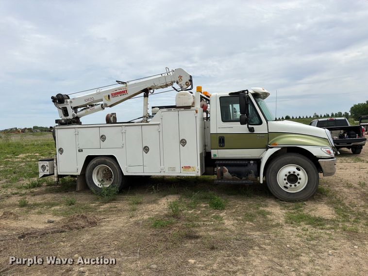 image for item FK0234 2007 International 4200 utility / service truck