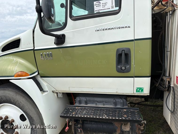 image for item FK0234 2007 International 4200 utility / service truck