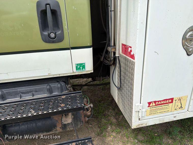 image for item FK0234 2007 International 4200 utility / service truck
