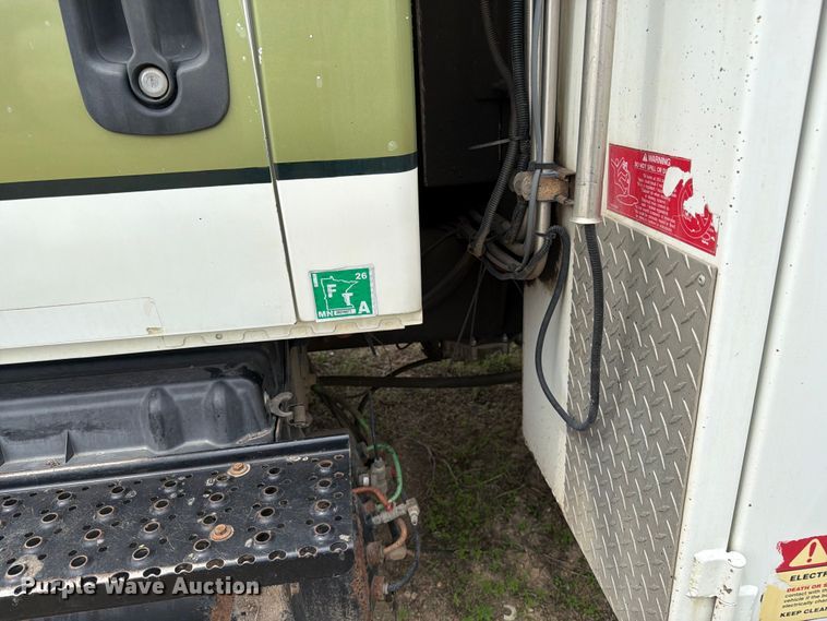 image for item FK0234 2007 International 4200 utility / service truck