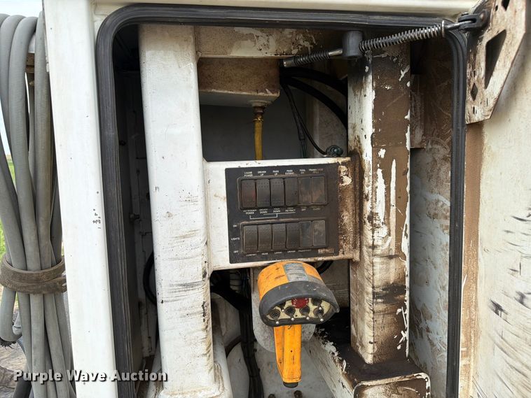 image for item FK0234 2007 International 4200 utility / service truck