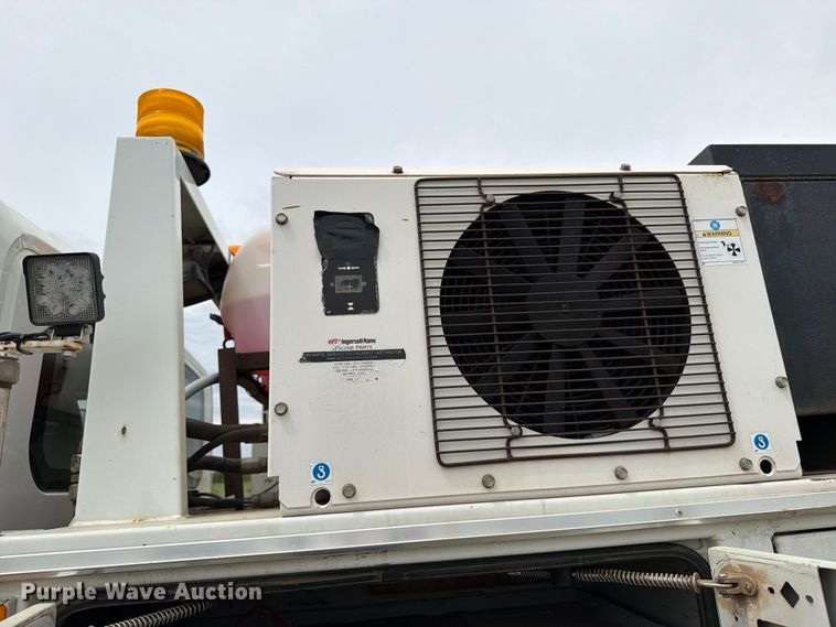 image for item FK0234 2007 International 4200 utility / service truck