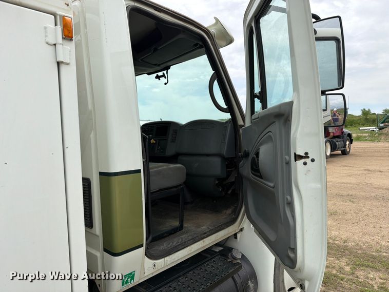 image for item FK0234 2007 International 4200 utility / service truck