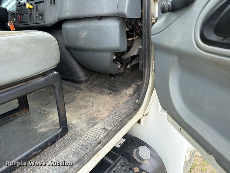 image for item FK0234 2007 International 4200 utility / service truck
