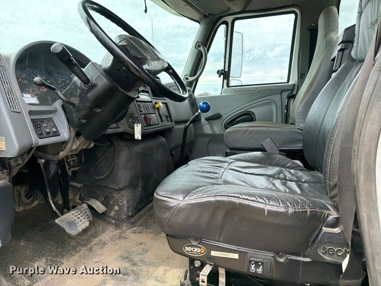 image for item FK0234 2007 International 4200 utility / service truck