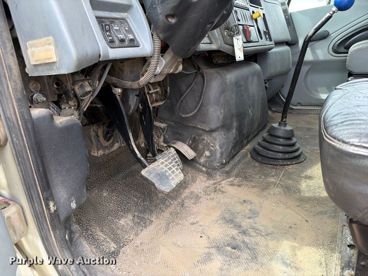 image for item FK0234 2007 International 4200 utility / service truck