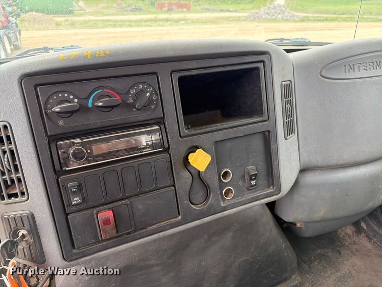 image for item FK0234 2007 International 4200 utility / service truck