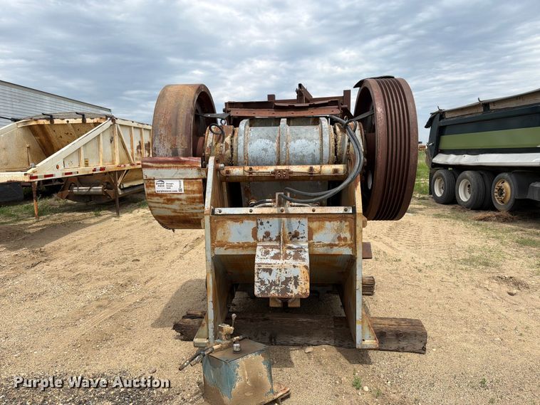 image for item FK0237 2003 Trio jaw crusher