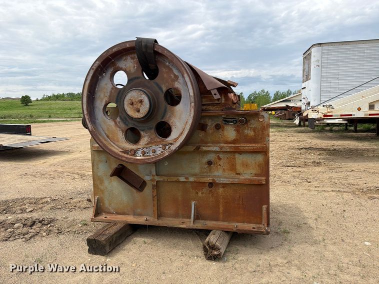 image for item FK0237 2003 Trio jaw crusher