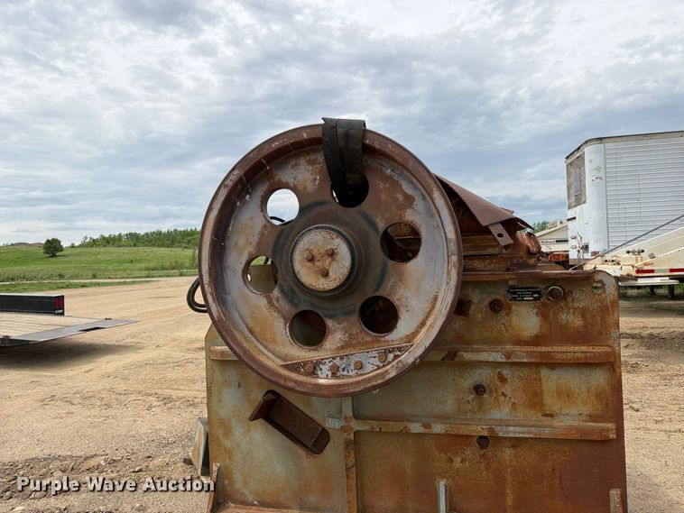 image for item FK0237 2003 Trio jaw crusher