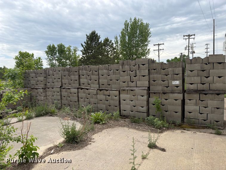 image for item FK0239 Approximately 17 pallets of concrete blocks