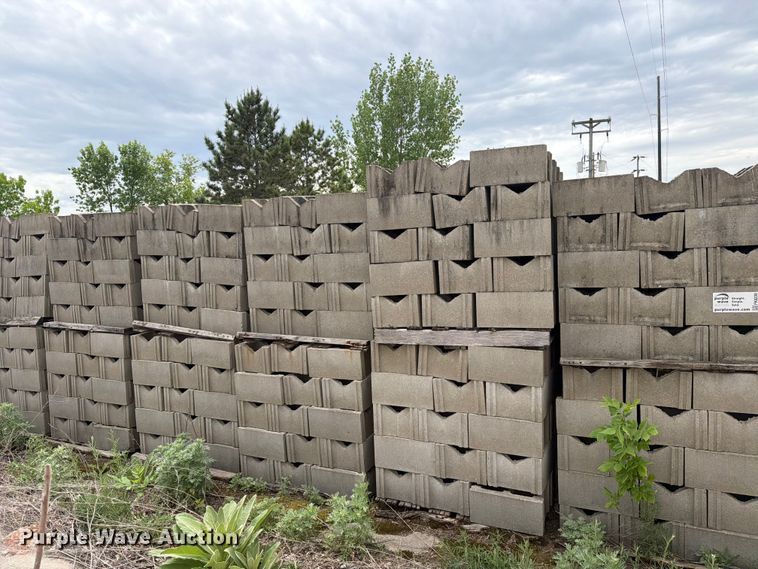image for item FK0239 Approximately 17 pallets of concrete blocks