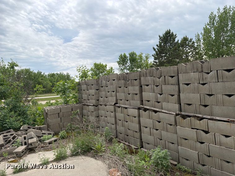 image for item FK0239 Approximately 17 pallets of concrete blocks