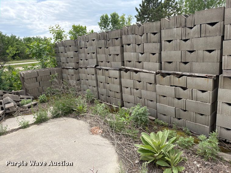 image for item FK0239 Approximately 17 pallets of concrete blocks