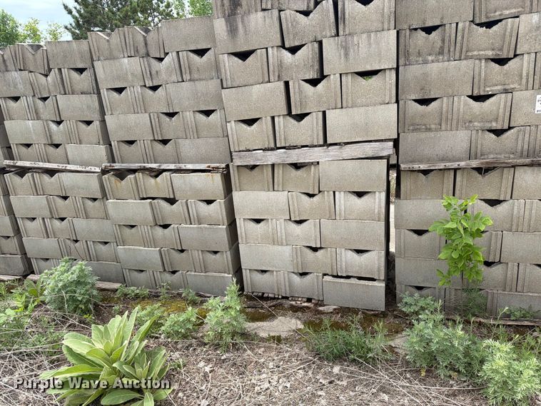 image for item FK0239 Approximately 17 pallets of concrete blocks