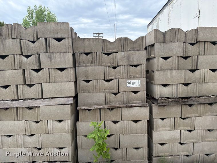 image for item FK0239 Approximately 17 pallets of concrete blocks