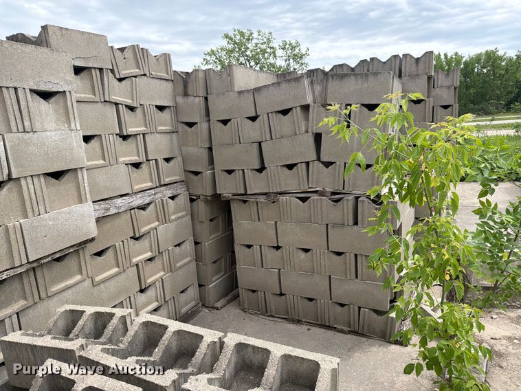 image for item FK0239 Approximately 17 pallets of concrete blocks