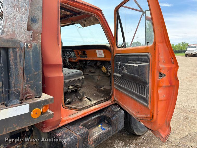 image for item FK0241 1976 Ford Custom Cab flatbed truck