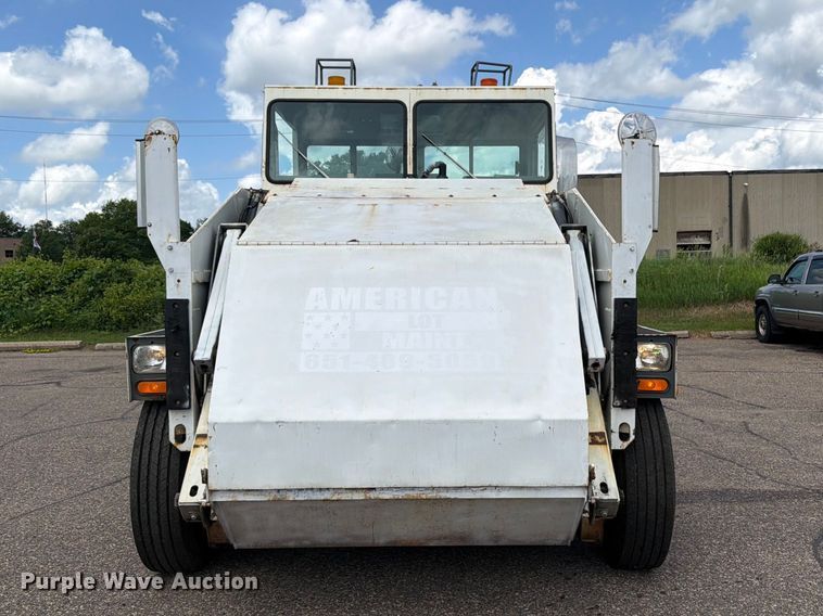 image for item FK0262 2002 Elgin Pelican Series P street sweeper