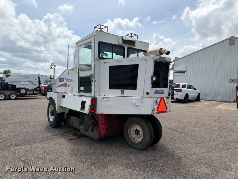 image for item FK0262 2002 Elgin Pelican Series P street sweeper