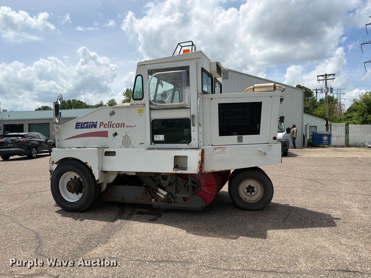 image for item FK0262 2002 Elgin Pelican Series P street sweeper