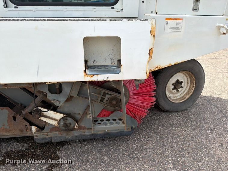image for item FK0262 2002 Elgin Pelican Series P street sweeper