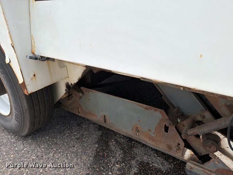 image for item FK0262 2002 Elgin Pelican Series P street sweeper