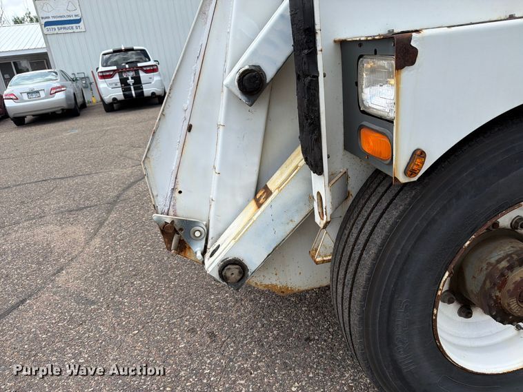 image for item FK0262 2002 Elgin Pelican Series P street sweeper