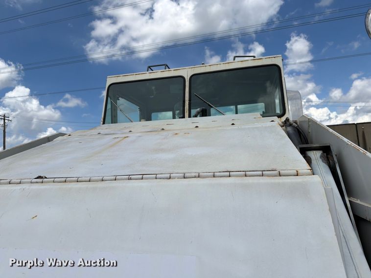 image for item FK0262 2002 Elgin Pelican Series P street sweeper