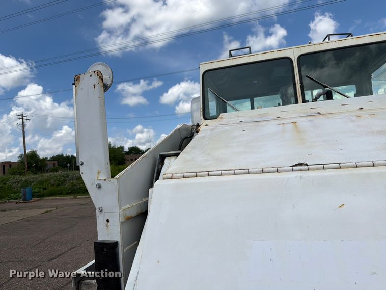 image for item FK0262 2002 Elgin Pelican Series P street sweeper