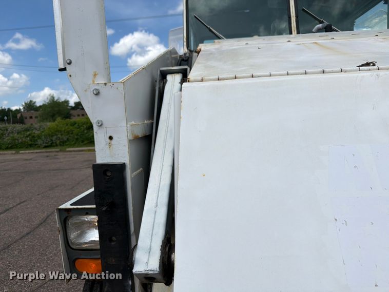 image for item FK0262 2002 Elgin Pelican Series P street sweeper