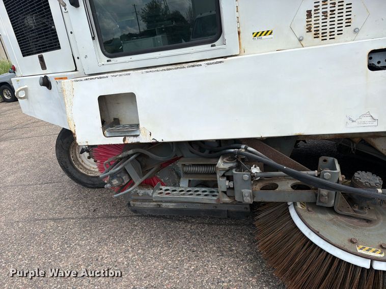 image for item FK0262 2002 Elgin Pelican Series P street sweeper