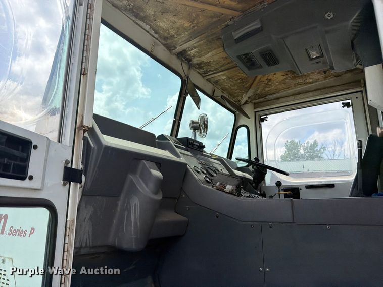image for item FK0262 2002 Elgin Pelican Series P street sweeper