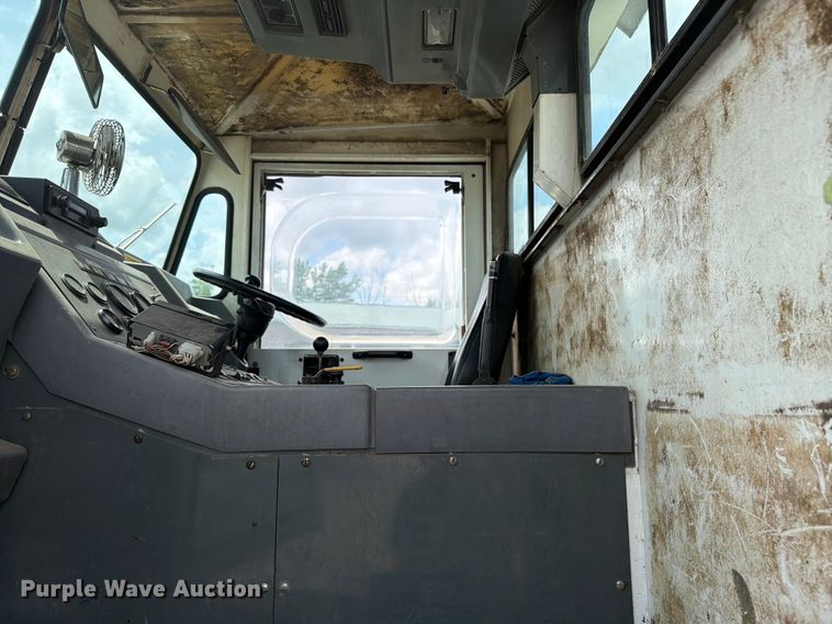 image for item FK0262 2002 Elgin Pelican Series P street sweeper