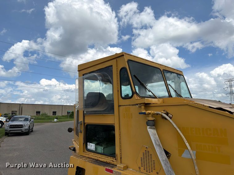 image for item FK0263 1997 Elgin Pelican street sweeper
