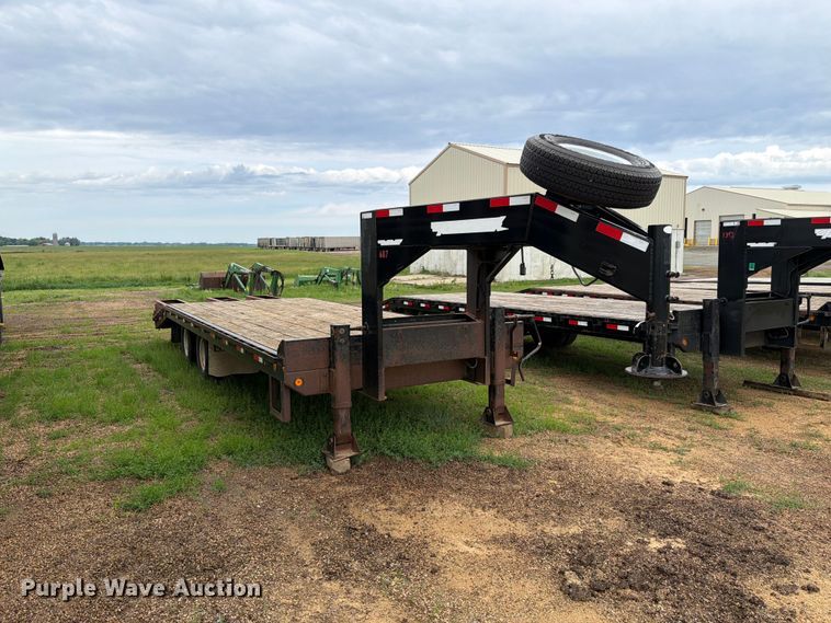 image for item FK4027 2015 Towmaster T-20 equipment trailer