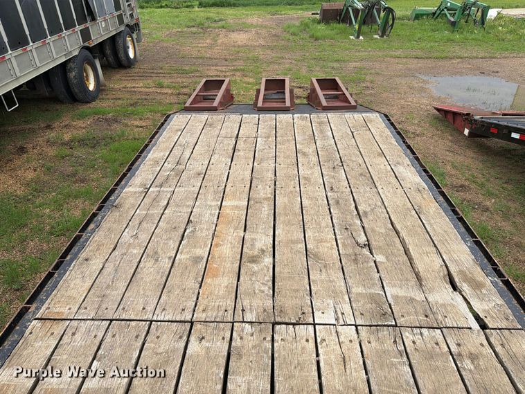image for item FK4027 2015 Towmaster T-20 equipment trailer