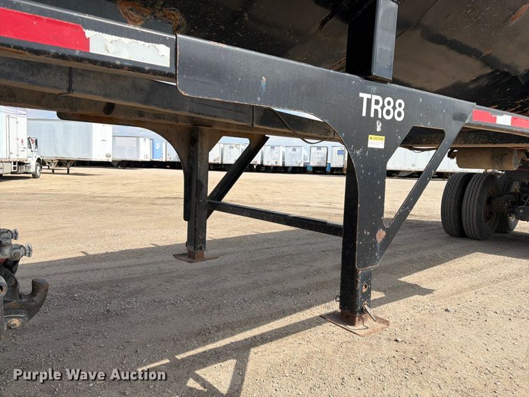 image for item FM7533 1999 Clement RKHL3226 end dump trailer