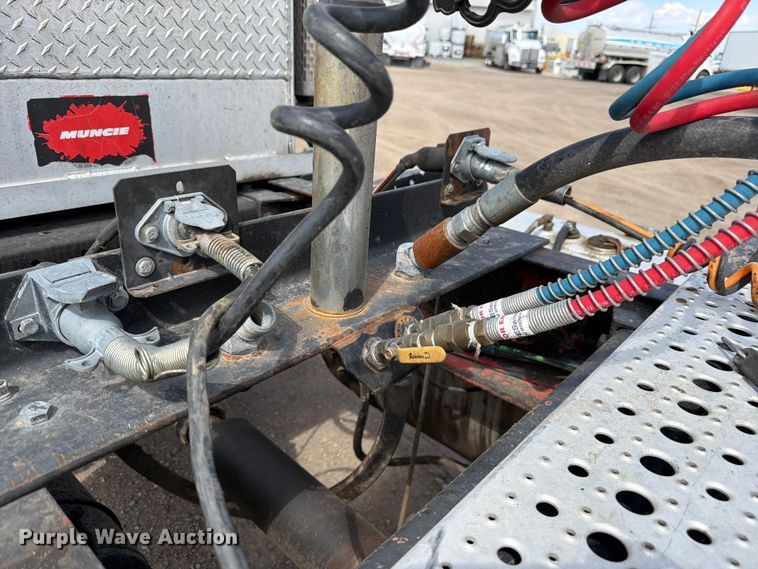 image for item FM7533 1999 Clement RKHL3226 end dump trailer