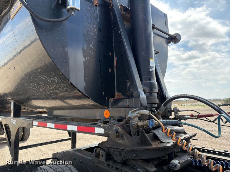 image for item FM7533 1999 Clement RKHL3226 end dump trailer