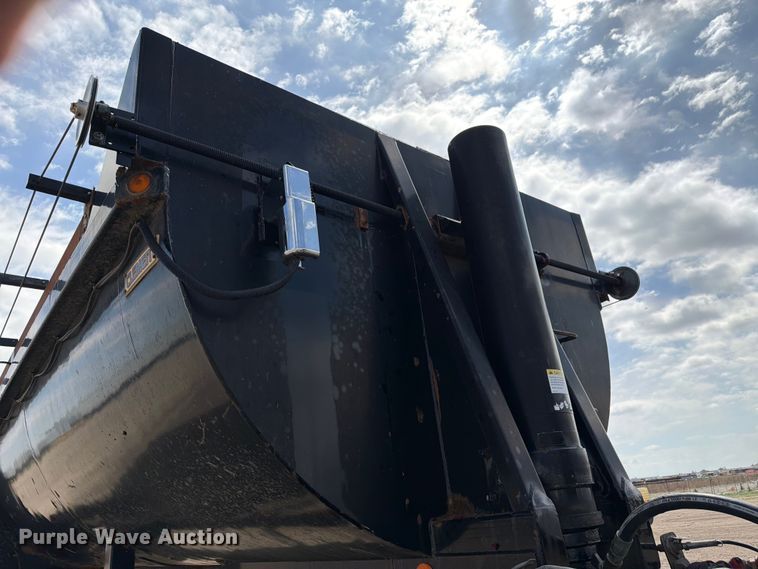image for item FM7533 1999 Clement RKHL3226 end dump trailer